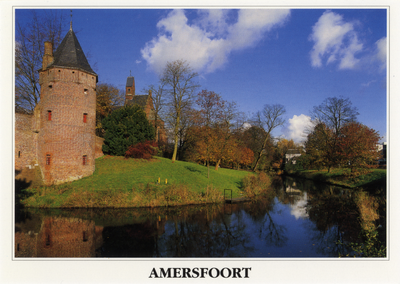 602088 Gezicht op de poort aan het Monnikendam (Plantsoen Zuid) te Amersfoort; rechts de singel.